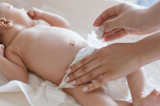 Baby abhalten – Was ist das? Wie funktioniert's und wie erkennt man Abhalte-Signale eines Babys?