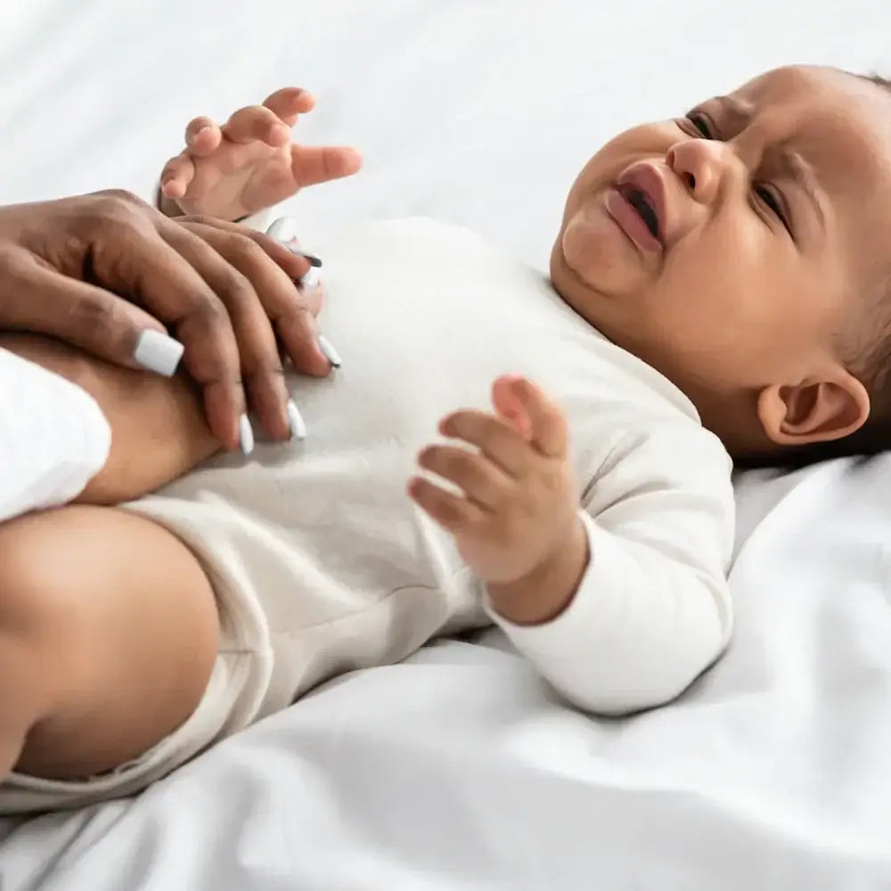 Bauchschmerzen bei Babys: Was kann man tun, wenn Neugeborene schreien und Bauchweh haben?
