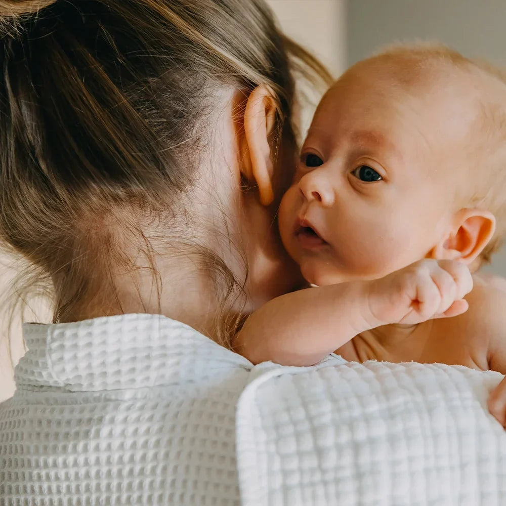 Muss mein Baby wirklich Bäuerchen machen? Die Wahrheit über Luft im Bauch