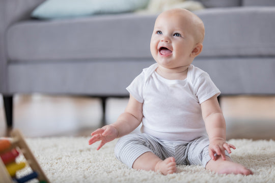 Ab wann können Babys sitzen? – Motorische Entwicklung und Meilensteine im ersten Lebensjahr
